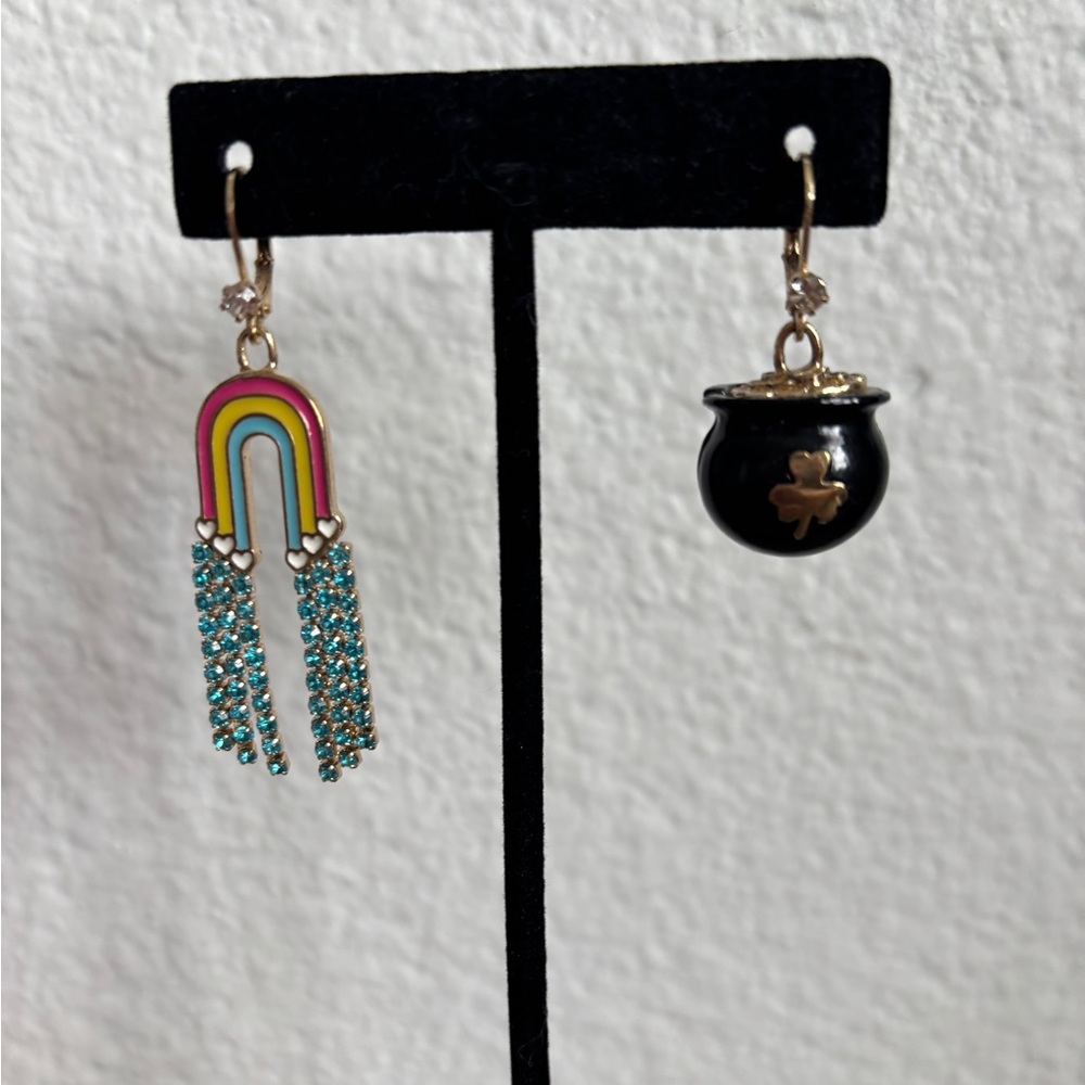 Betsey Johnson rainbow/pot of gold mismatch earrings. EUC.